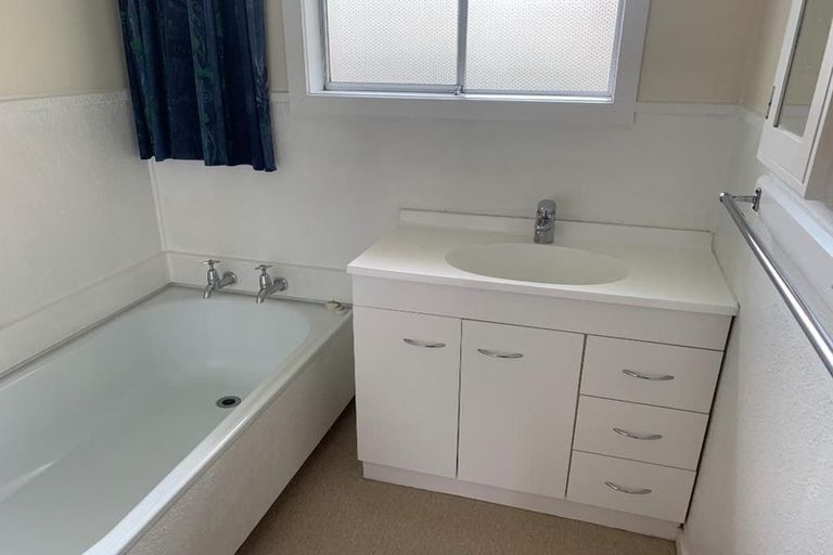 Photo of property in 14 Howden Road, Fairfield, Hamilton, 3214