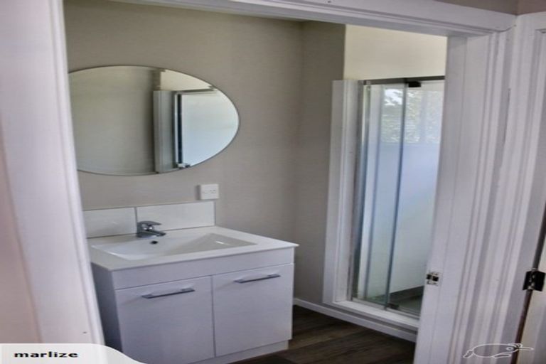 Photo of property in 2/561 Beach Road, Murrays Bay, Auckland, 0630