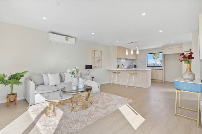 Photo of property in 24b Wayne Drive, Mangere, Auckland, 2022