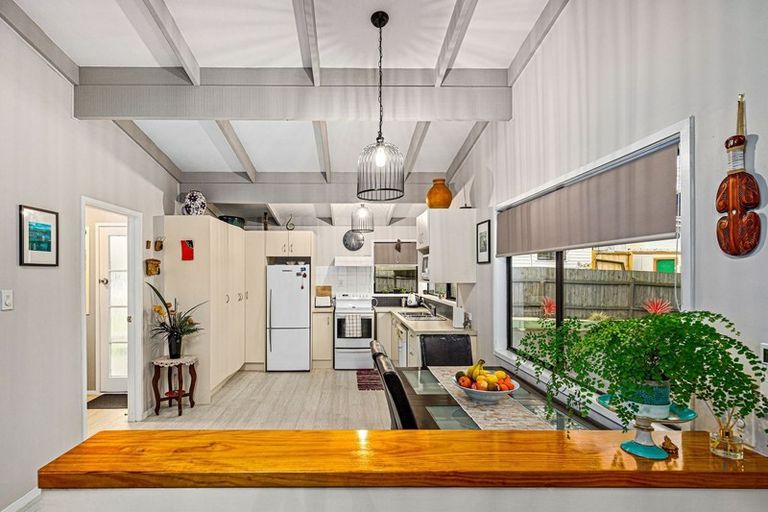 Photo of property in 12 Peterhouse Place, West Harbour, Auckland, 0618