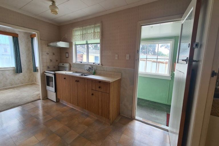 Photo of property in 12 Hickey Place, Opunake, 4616