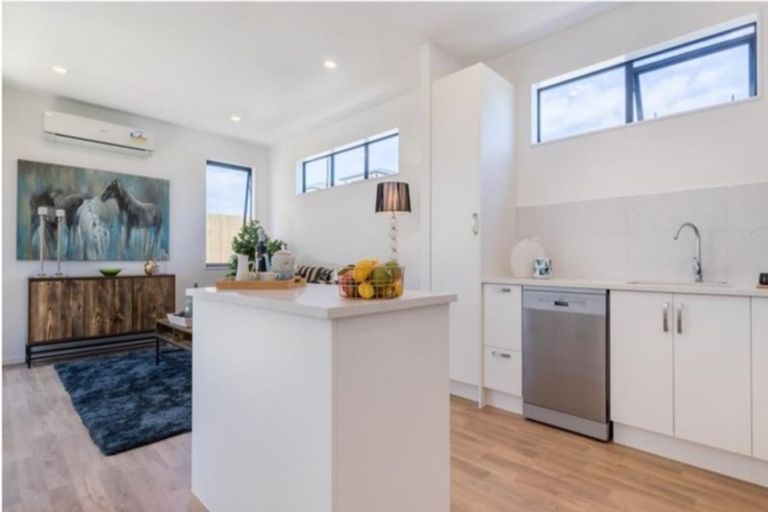 Photo of property in 72 Craigs Way, Hobsonville, Auckland, 0616