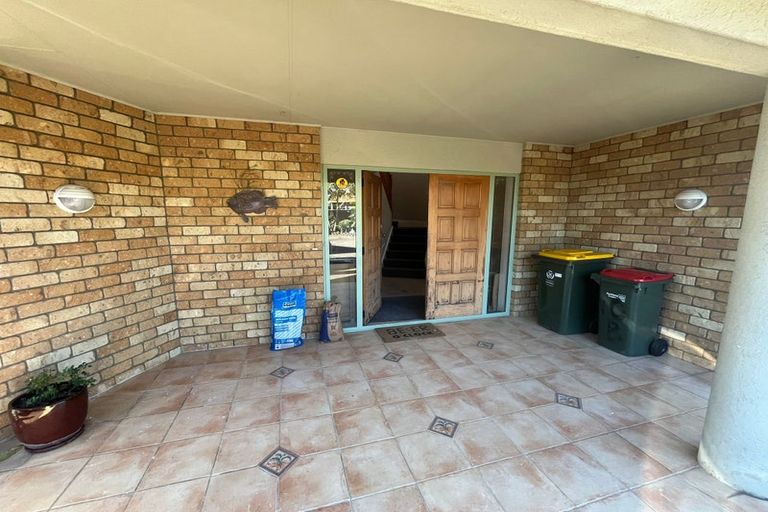 Photo of property in 2/10 Nadine Place, Mangere Bridge, Auckland, 2022