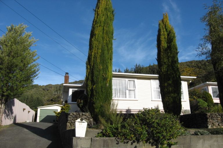 Photo of property in 29 Gardiner Grove, Wainuiomata, Lower Hutt, 5014