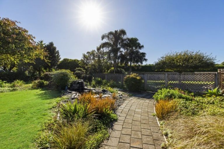 Photo of property in 2 Awaroa Stream Drive, Waiuku, 2123