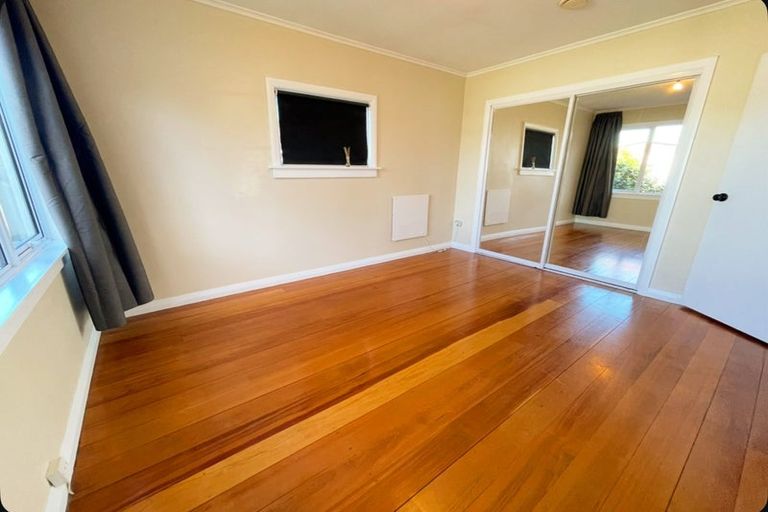 Photo of property in 52 Wallace Place, Westown, New Plymouth, 4310
