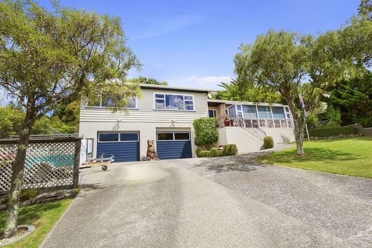 Photo of property in 39 Sunrise Boulevard, Tawa, Wellington, 5028