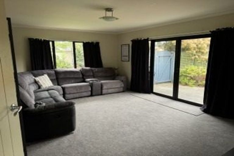 Photo of property in 73 Guildford Drive, Paraparaumu, 5032