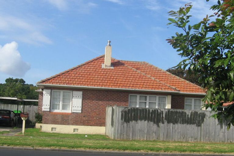 Photo of property in 2/45 Denbigh Avenue, Mount Roskill, Auckland, 1041