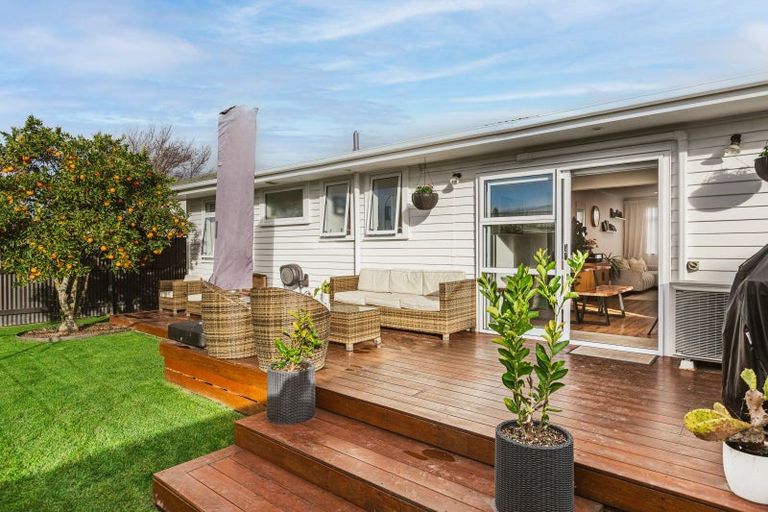 Photo of property in 19 Frickleton Street, Taradale, Napier, 4112