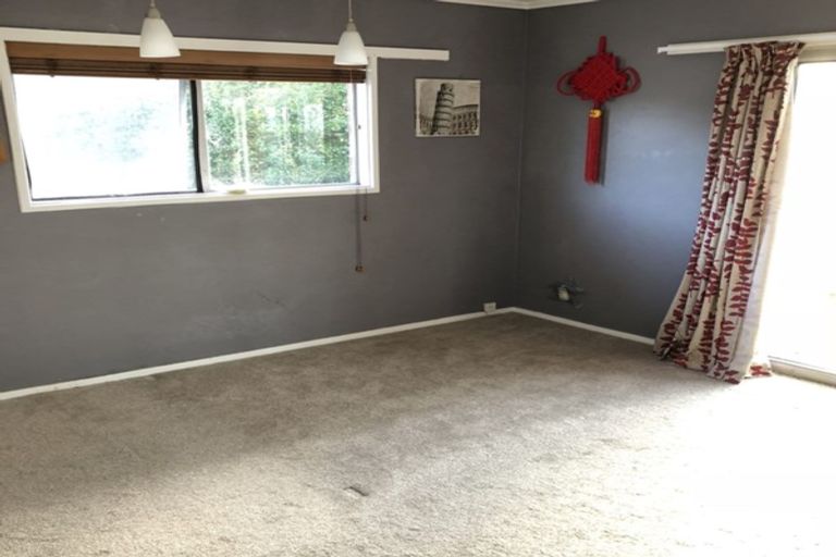 Photo of property in 1 Fayette Place, Te Atatu South, Auckland, 0610