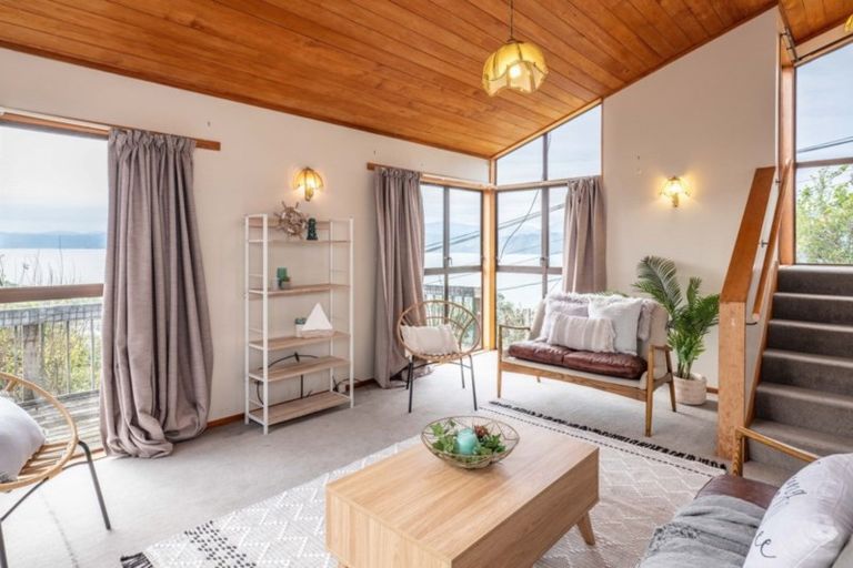 Photo of property in 3a Newport Terrace, Seatoun, Wellington, 6022