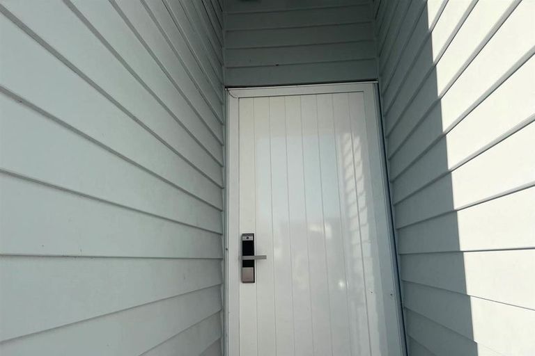 Photo of property in 2 Warbler Crescent, Papakura, 2110