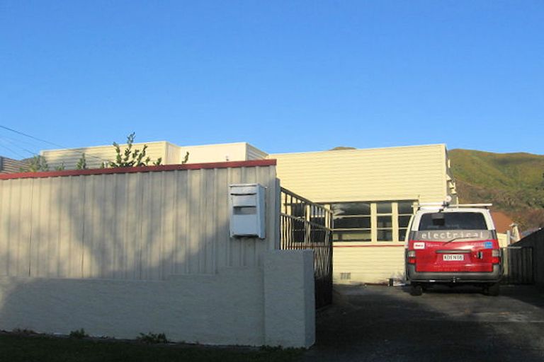 Photo of property in 208 Waiwhetu Road, Waterloo, Lower Hutt, 5011