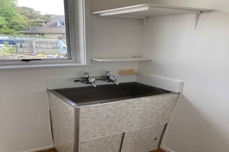 Photo of property in 111 Farquhar Road, Glendene, Auckland, 0602