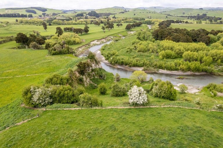 Photo of property in 47 Cowper Side Road, Dannevirke, 4976