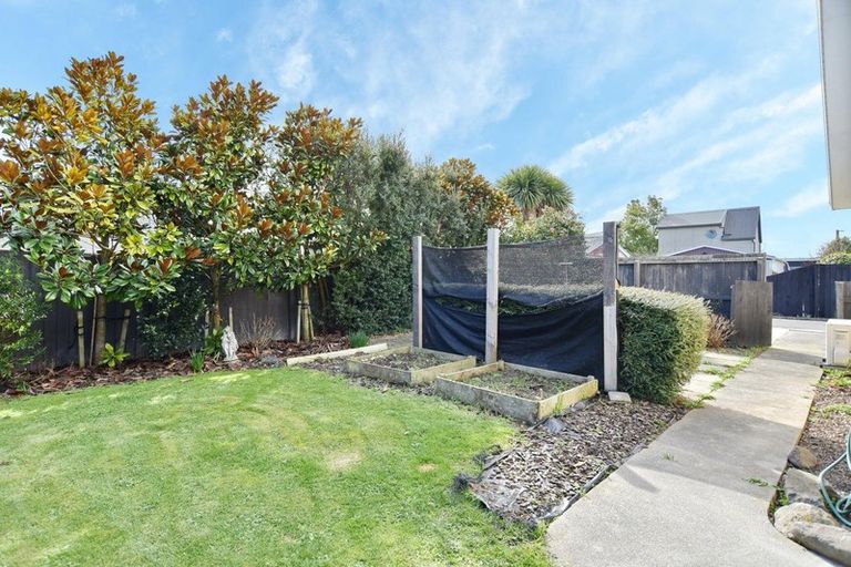 Photo of property in 1/17 Nyoli Street, Northcote, Christchurch, 8052