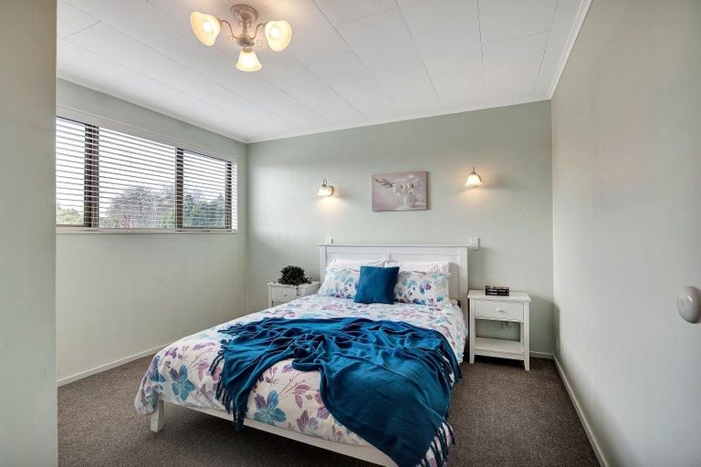 Photo of property in 11 Leatham Avenue, Strandon, New Plymouth, 4312