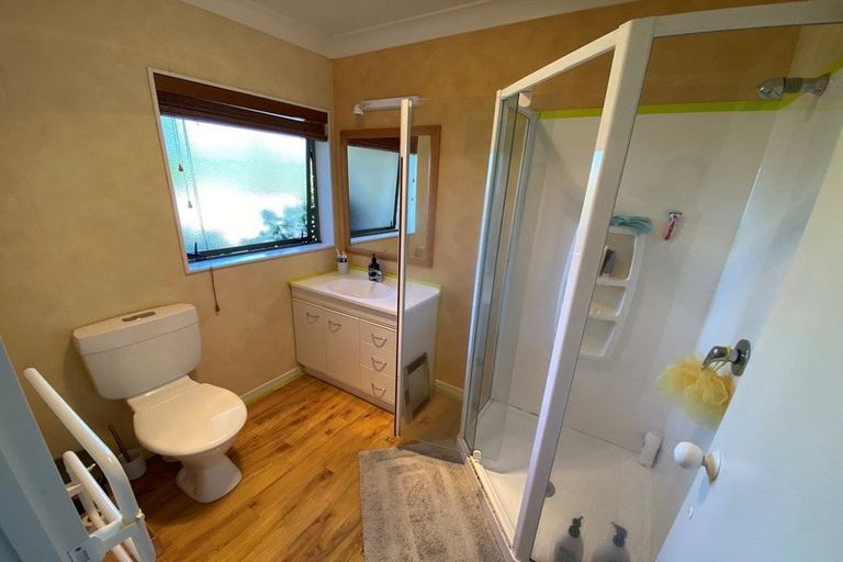 Photo of property in 11 Crown Hill, Paraparaumu, 5032