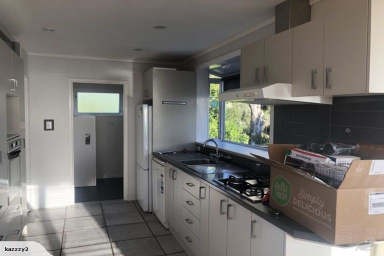 Photo of property in 2 Elgin Place, Red Beach, 0932