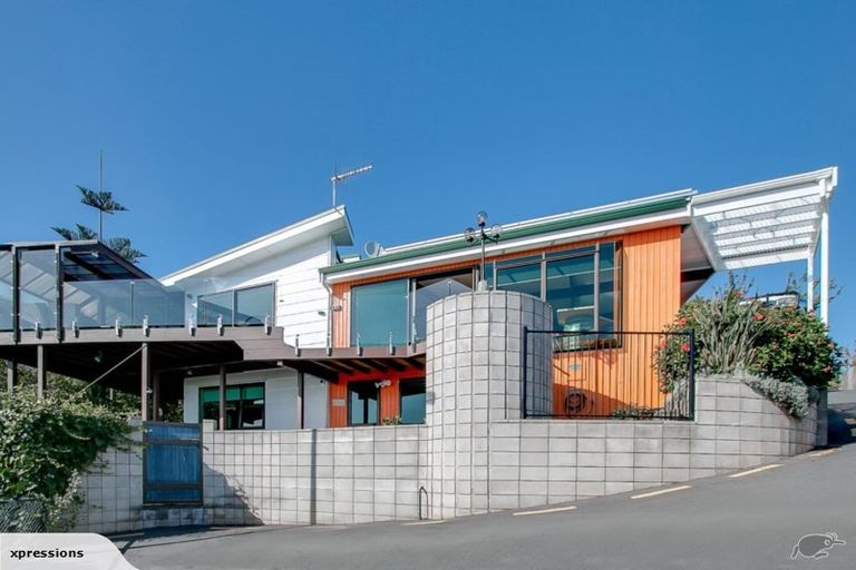 Photo of property in 15 Milton Terrace, Hospital Hill, Napier, 4110