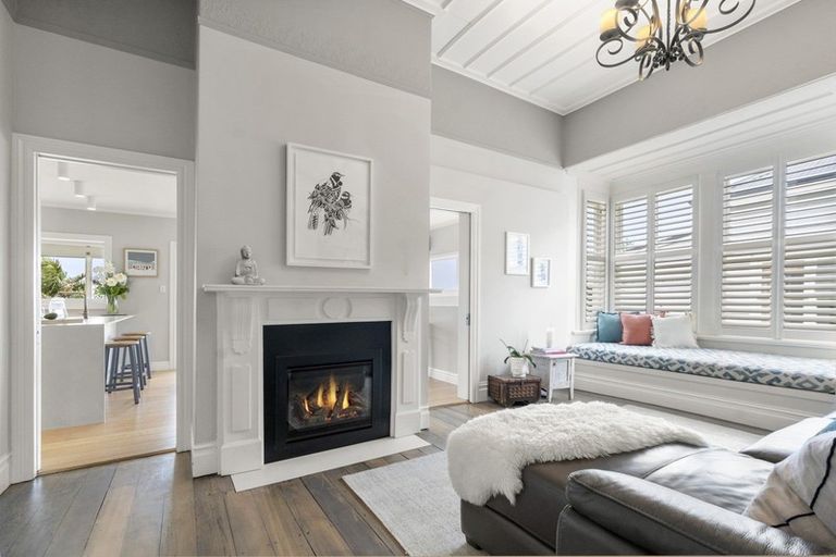 Photo of property in 100 Calliope Road, Stanley Point, Auckland, 0624