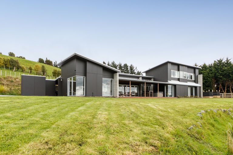 Photo of property in 62 Kereru Drive, Turitea, Palmerston North, 4472