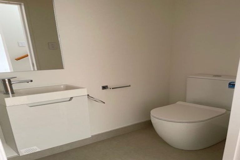 Photo of property in 22 Waipuhinui Way, Wiri, Auckland, 2104