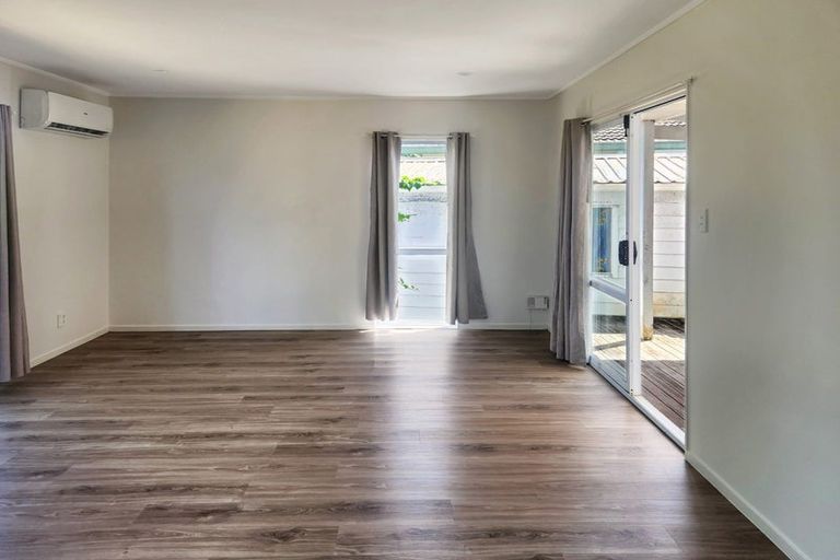 Photo of property in 1/5 Myna Place, Weymouth, Auckland, 2103