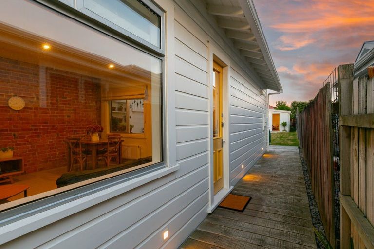 Photo of property in 201 Onepu Road, Lyall Bay, Wellington, 6022