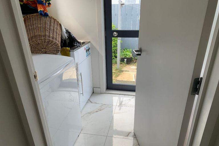 Photo of property in 2/100 Eversleigh Road, Belmont, Auckland, 0622