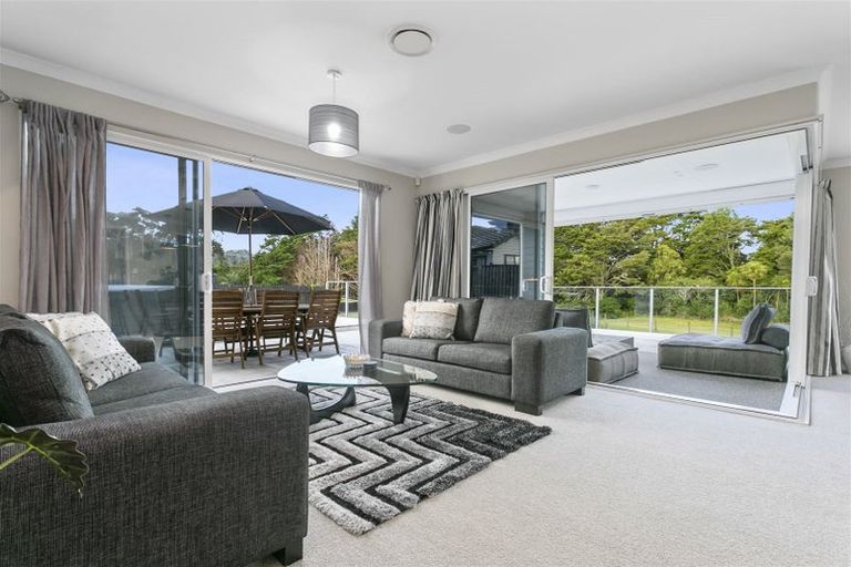 Photo of property in 21 Kahika Grove, Huapai, Kumeu, 0810
