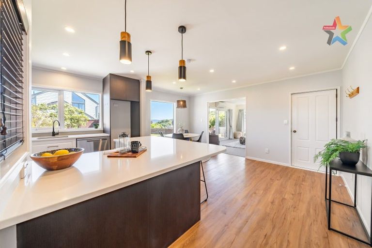 Photo of property in 11 Jasmine Grove, Maungaraki, Lower Hutt, 5010