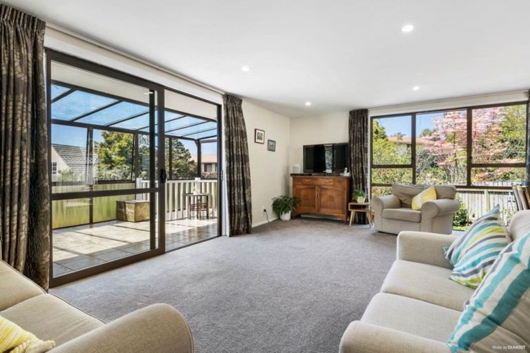 Photo of property in 41 John Dee Crescent, Red Beach, 0932