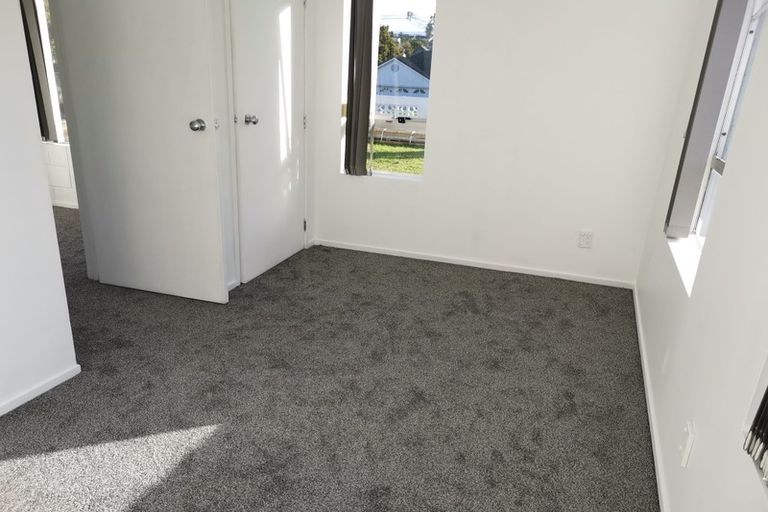 Photo of property in 1/11 Park Avenue, Northcote, Auckland, 0626