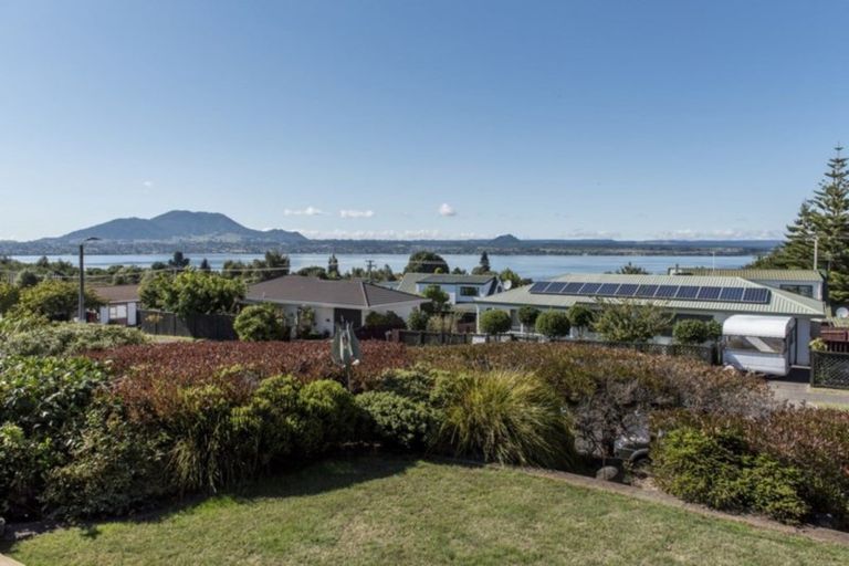 Photo of property in 3 Kinder Street, Acacia Bay, Taupo, 3330