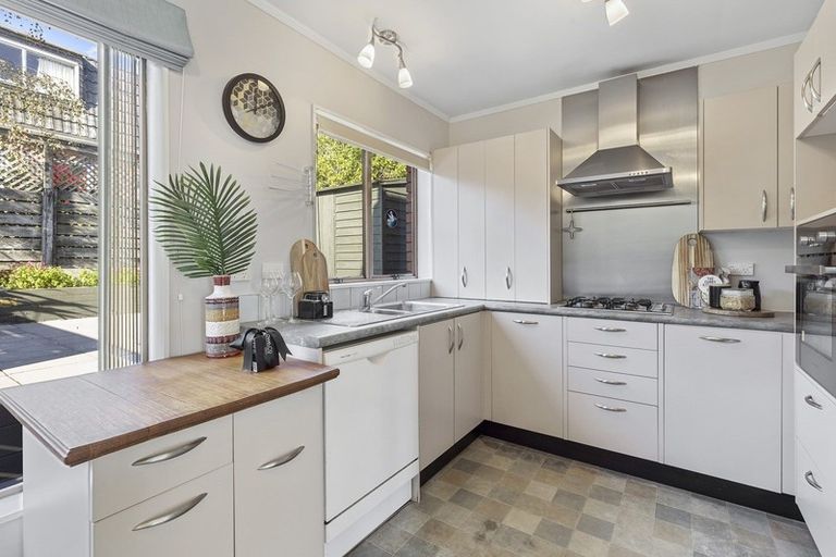 Photo of property in 85 Churton Drive, Churton Park, Wellington, 6037