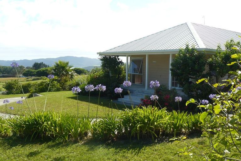 Photo of property in 5 Spicer Road, Cable Bay, 0420