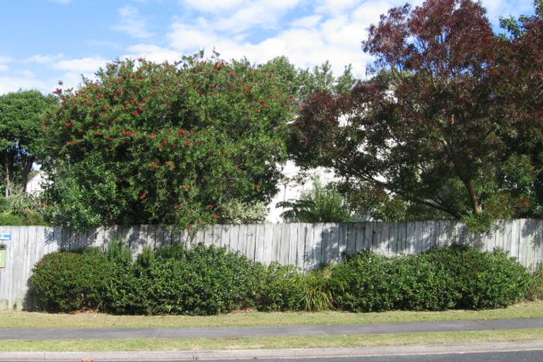 Photo of property in 13 Palliser Lane, Browns Bay, Auckland, 0630