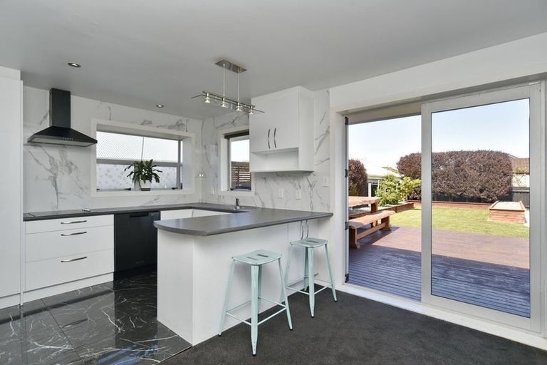 Photo of property in 9 Heathglen Avenue, Parklands, Christchurch, 8083