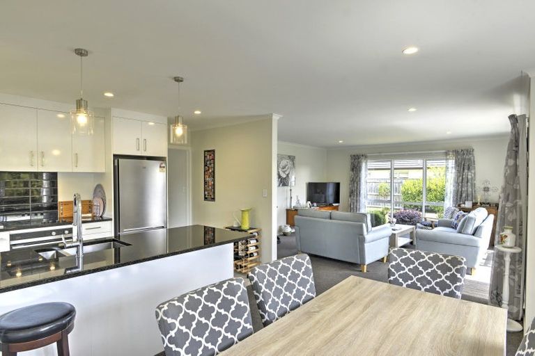 Photo of property in 62 Feist Street, Carterton, 5713