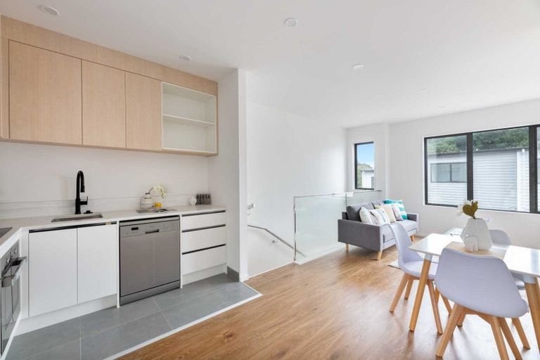 Photo of property in 2d Cadiz Place, Red Hill, Papakura, 2110