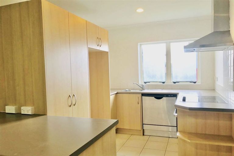 Photo of property in 4 Brashier Circle, Sunnyvale, Auckland, 0612