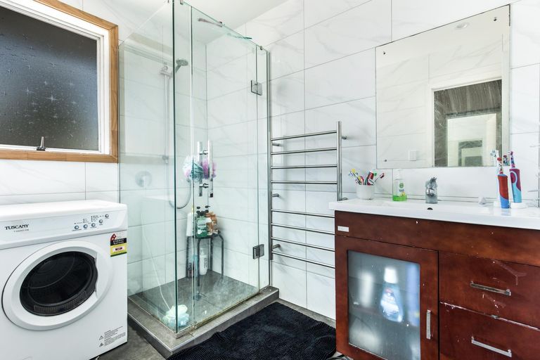 Photo of property in 86 Rosewarne Crescent, Glendene, Auckland, 0602