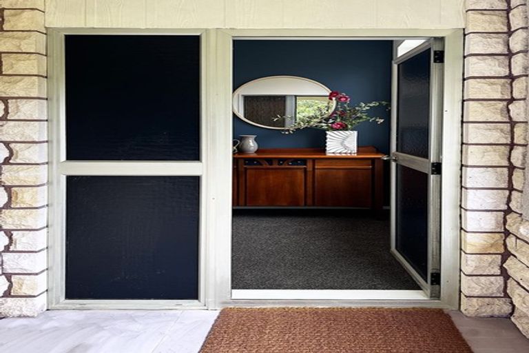 Photo of property in 60 Timaru Road, Waimate, 7924