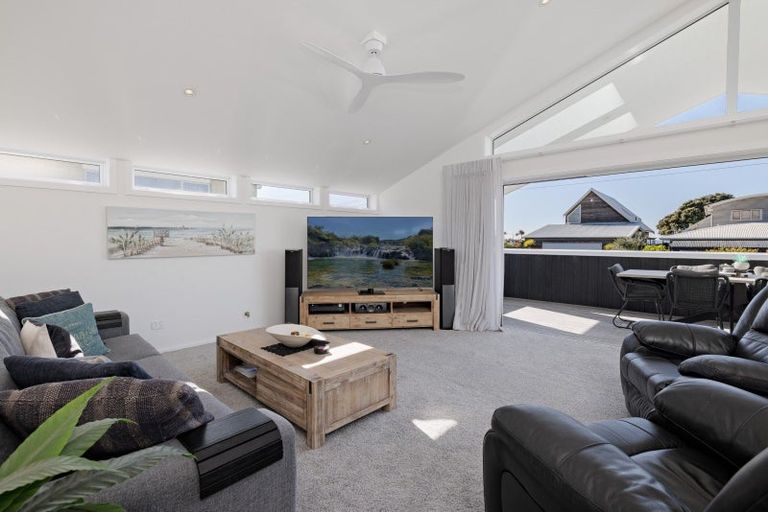 Photo of property in 112 Karewa Parade, Papamoa Beach, Papamoa, 3118