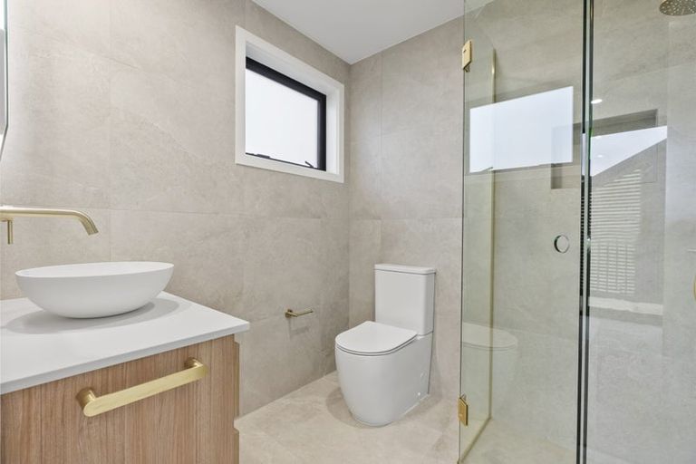 Photo of property in 28 Dawnhaven Drive, Te Atatu Peninsula, Auckland, 0610