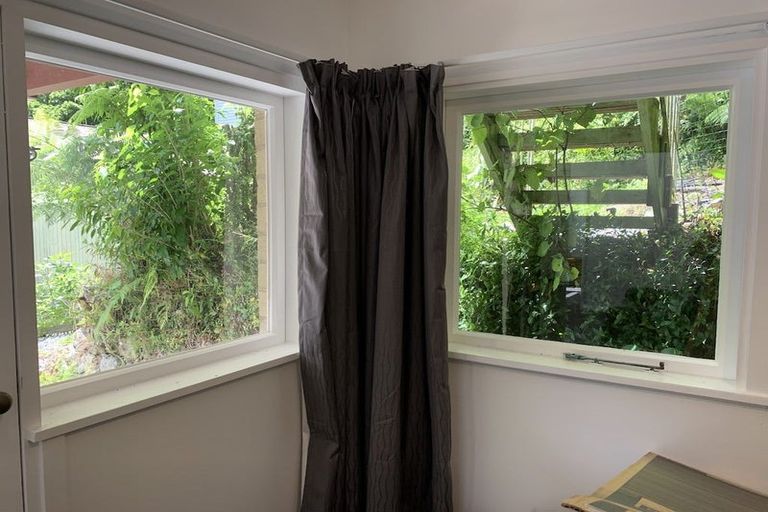 Photo of property in 8 Kaitawa Road, York Bay, Lower Hutt, 5013