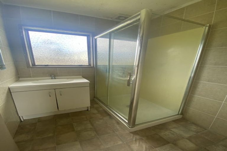 Photo of property in 16 Palmers Road, Clendon Park, Auckland, 2103