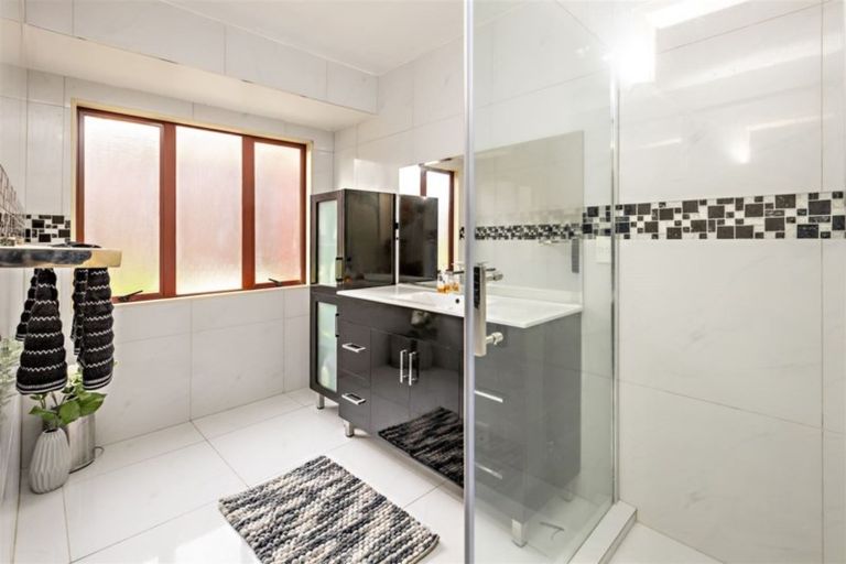 Photo of property in 73 Rathmar Drive, Manurewa, Auckland, 2105